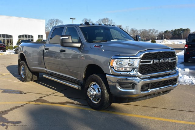 Used 2024 RAM 3500 Tradesman w/ Chrome Appearance Group image 3