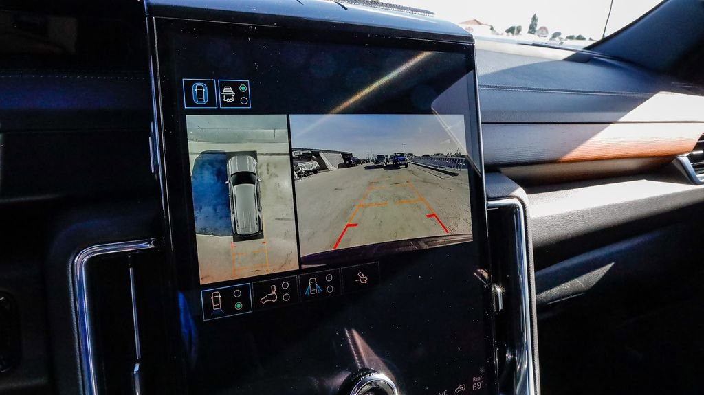 Used 2025 GMC Yukon Denali AWD/4WD image 28