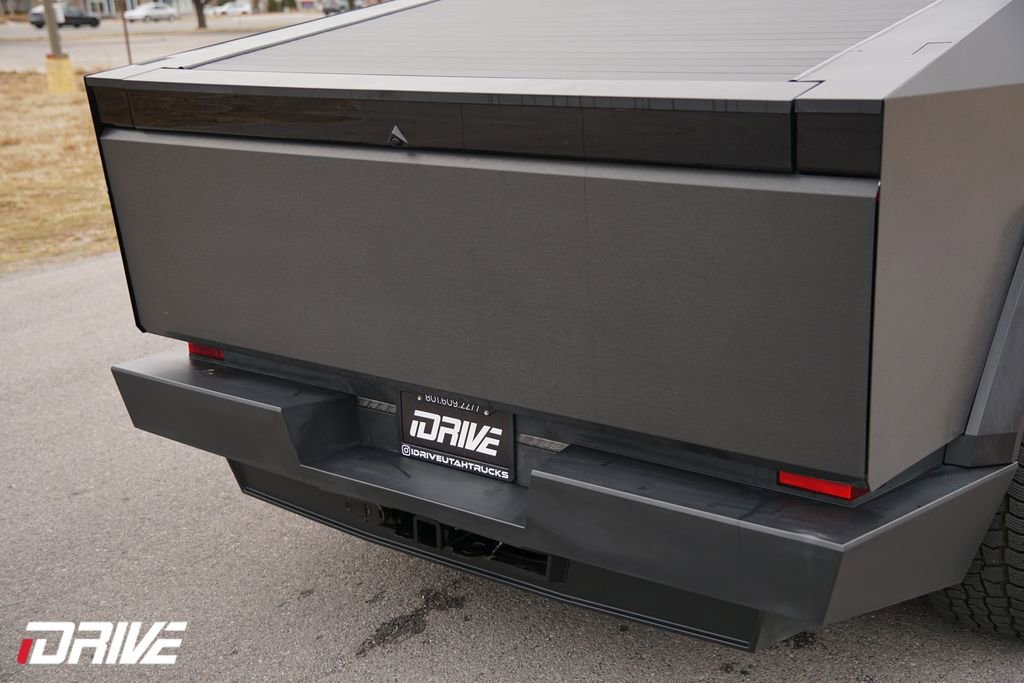 Used 2024 Tesla Cybertruck AWD Crew Cab image 10