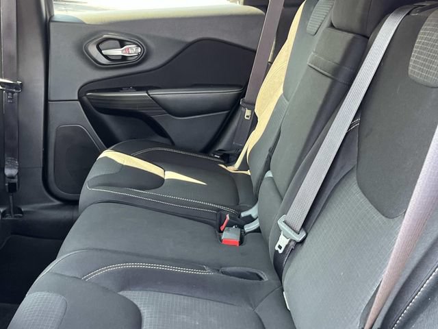 Used 2015 Jeep Cherokee Latitude FWD image 18