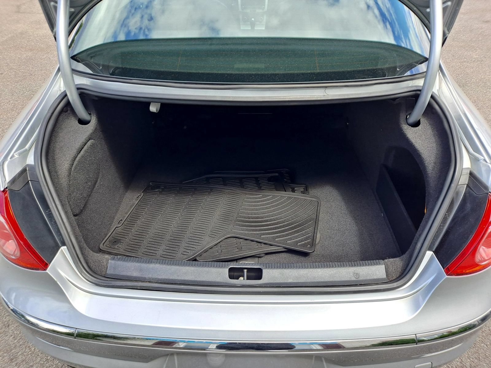 Used 2012 Volkswagen CC Lux Limited FWD image 11