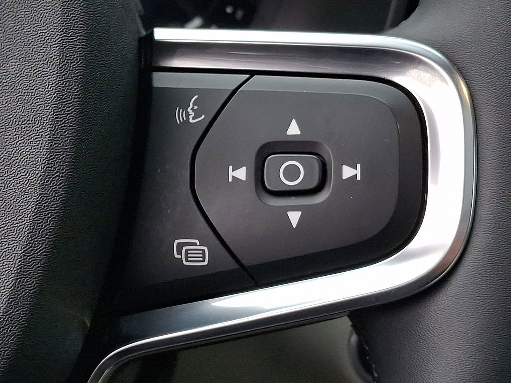 Used 2023 Volvo XC40 B5 Plus w/ Driver Assist Package AWD/4WD image 19