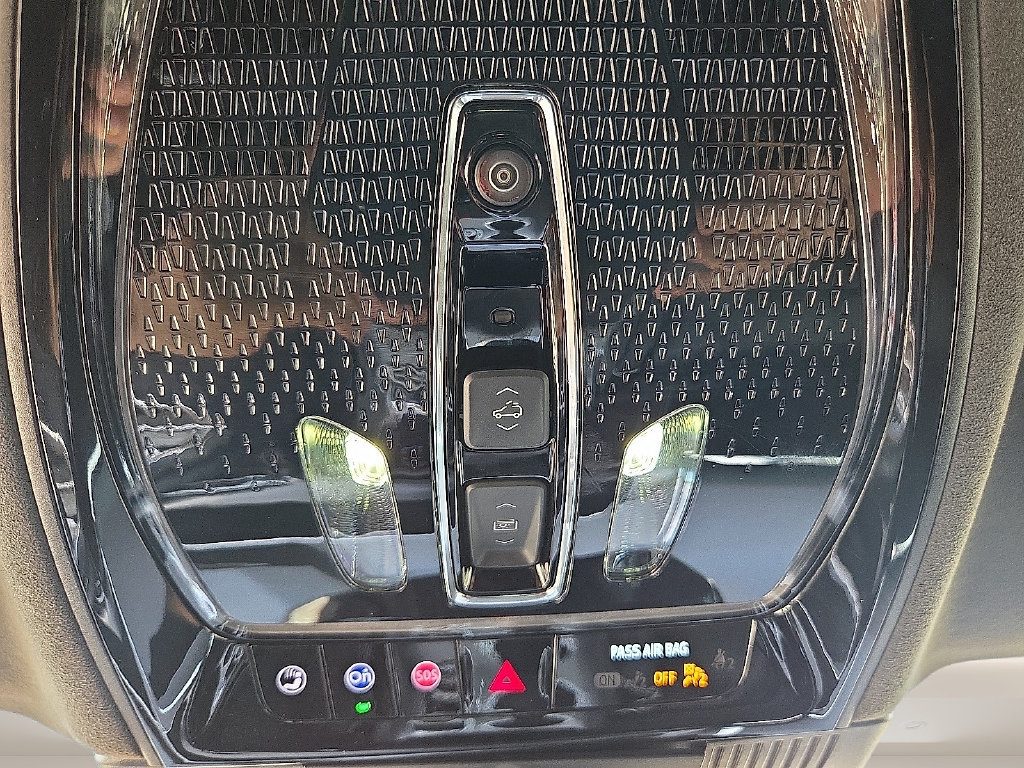 Used 2026 Cadillac Vistiq Platinum w/ LPO, Floor Liner Package AWD/4WD image 22