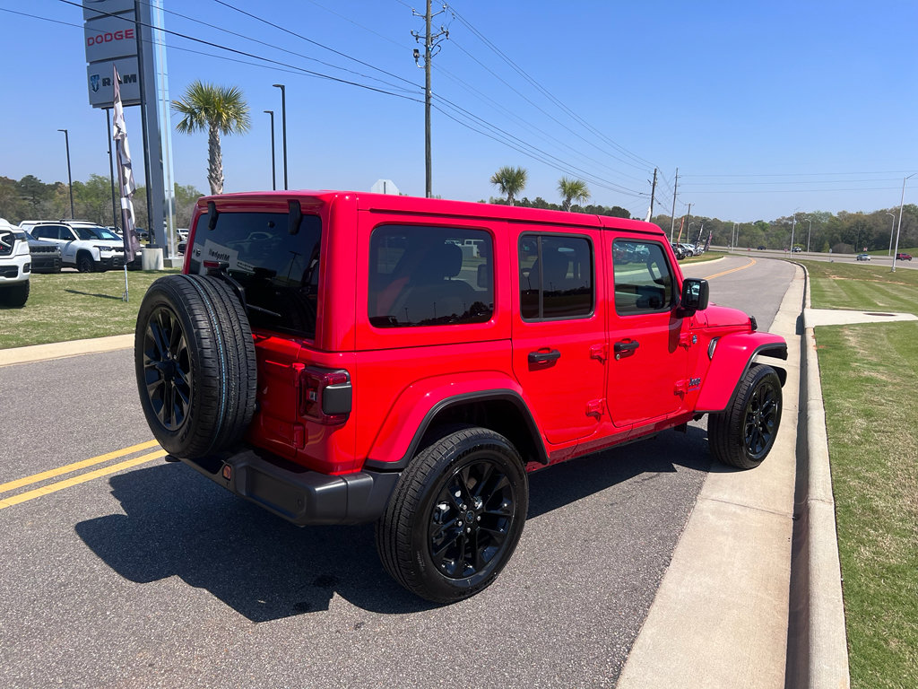 Certified 2025 Jeep Wrangler Unlimited Sahara w/ Safety Group AWD/4WD image 3