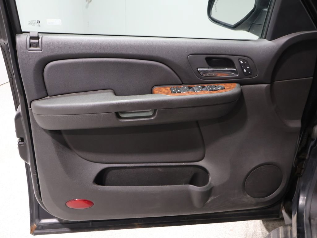 Used 2008 Chevrolet Suburban LT image 17