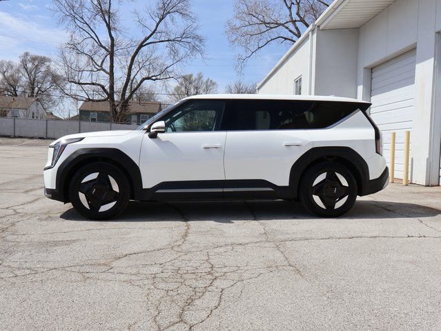 Used 2024 Kia EV9 Light image 5