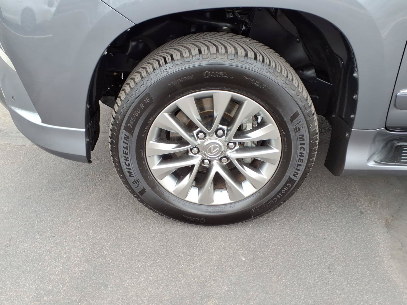 Used 2017 Lexus GX 460 Luxury AWD/4WD image 9