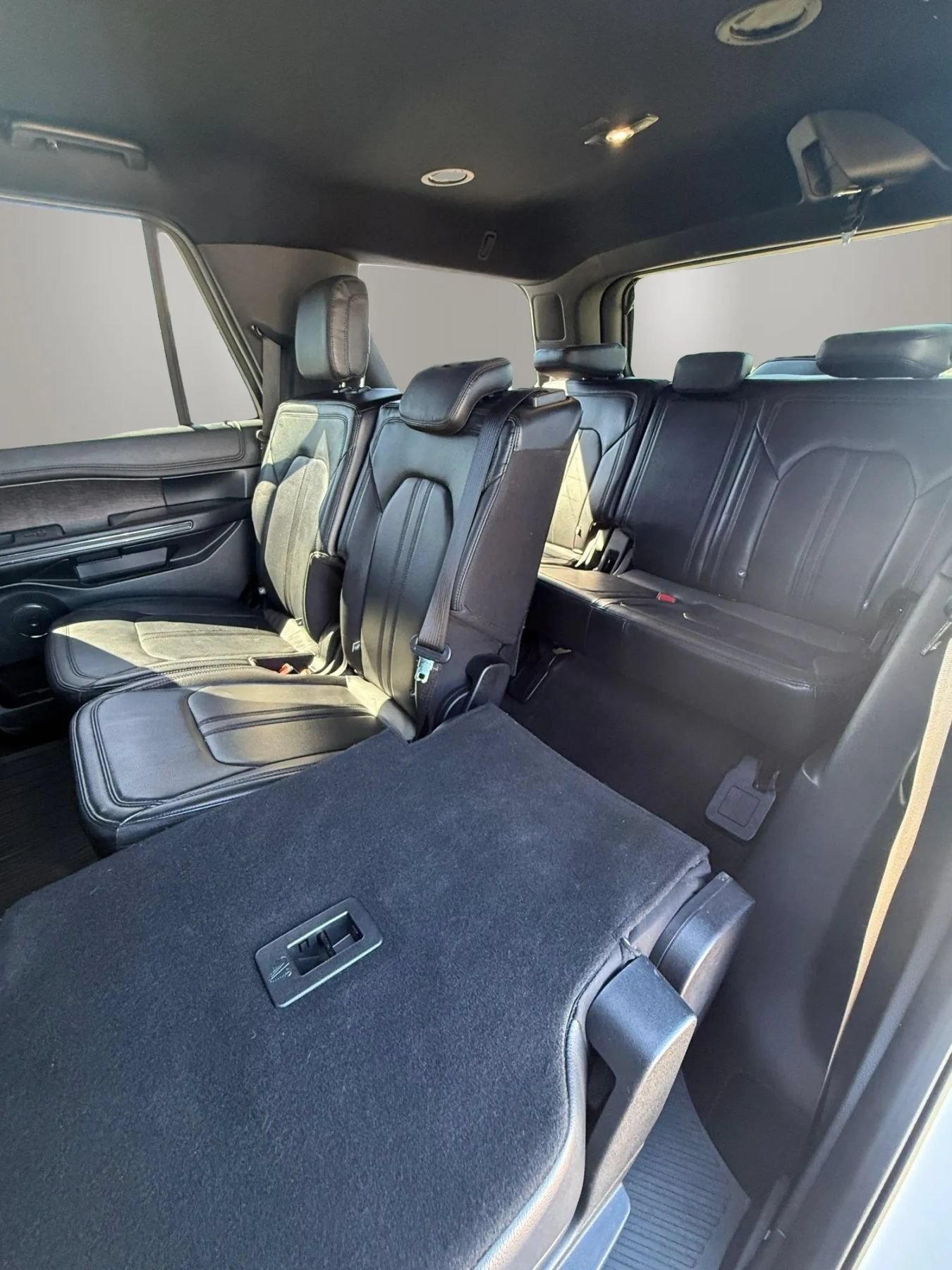 Used 2018 Ford Expedition Limited AWD/4WD image 25