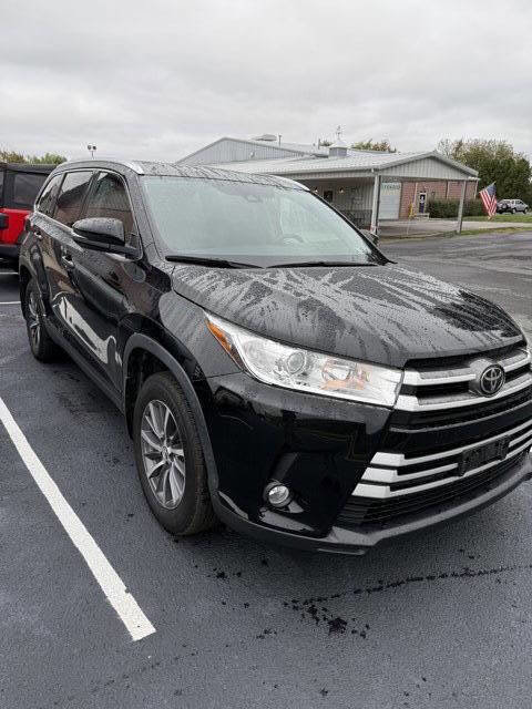 Used 2019 Toyota Highlander XLE image 1