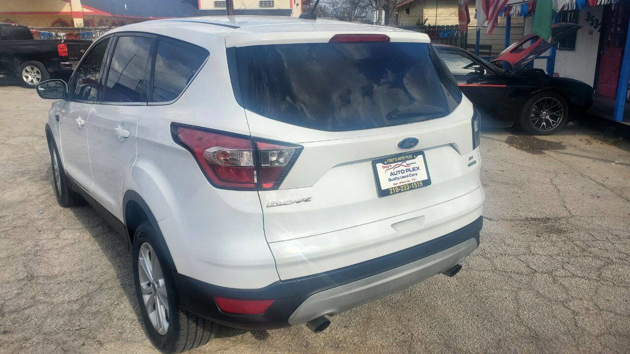 Used 2017 Ford Escape SE FWD image 5