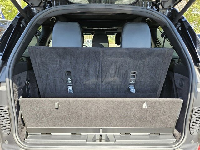 Used 2020 Land Rover Discovery Landmark image 8