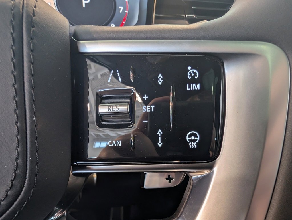 New 2025 Land Rover Range Rover SE image 19