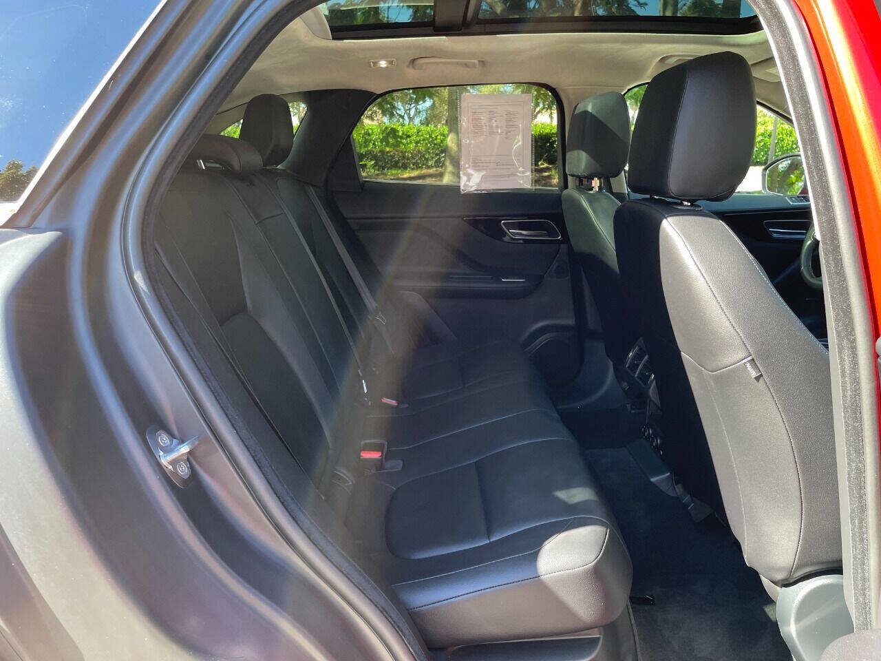 Used 2019 Jaguar F-PACE Premium AWD/4WD image 11