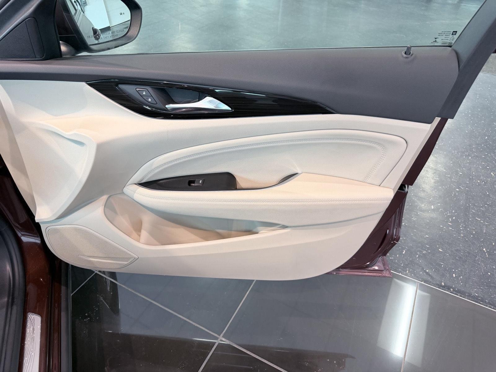 Used 2018 Buick Regal Essence w/ Driver Confidence Package #1 FWD image 24