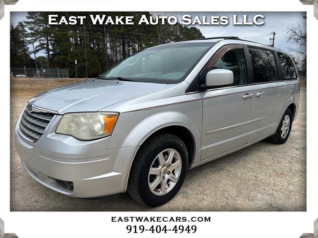 Used 2009 Chrysler Town & Country Touring w/ Family Value Group