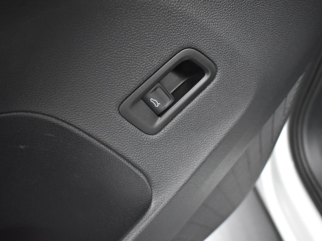 Used 2024 Volkswagen Atlas Cross Sport SE FWD image 10