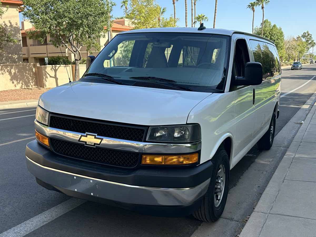 Used 2018 Chevrolet Express 3500 LT w/ LT Preferred Equipment Group RWD image 4