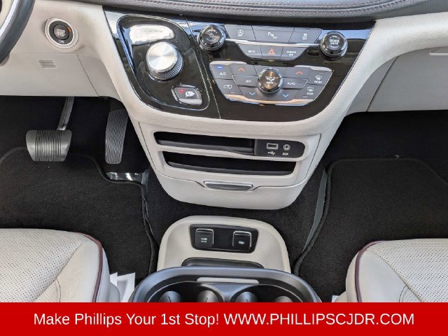 Certified 2019 Chrysler Pacifica Limited FWD image 18