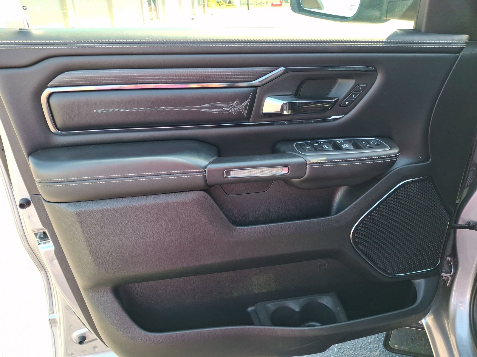 Used 2022 RAM 1500 Limited AWD/4WD image 15