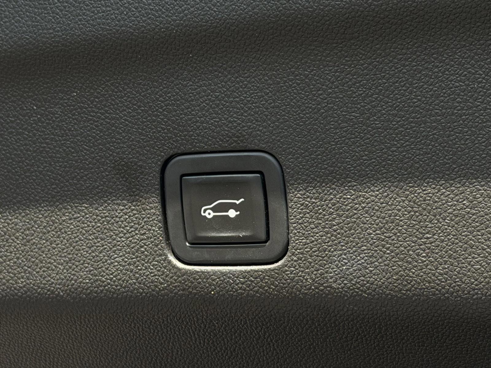 Used 2021 Chevrolet Tahoe Z71 w/ Luxury Package image 27