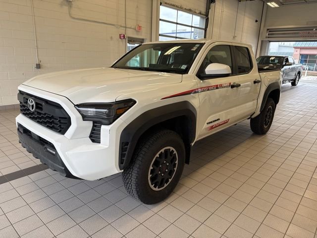 Used 2024 Toyota Tacoma TRD Off-Road image 2