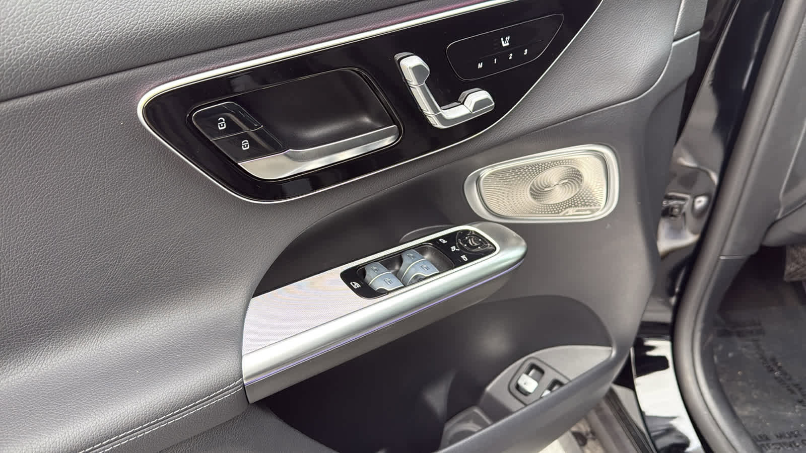 New 2025 Mercedes-Benz GLC 350e 4MATIC image 14