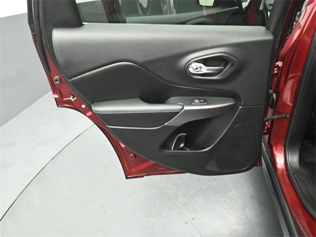 Used 2019 Jeep Cherokee Latitude w/ Cold Weather Group image 22