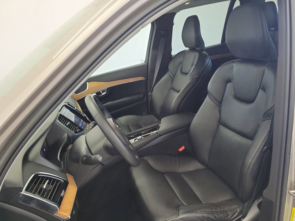 Used 2023 Volvo XC90 B6 Plus image 19