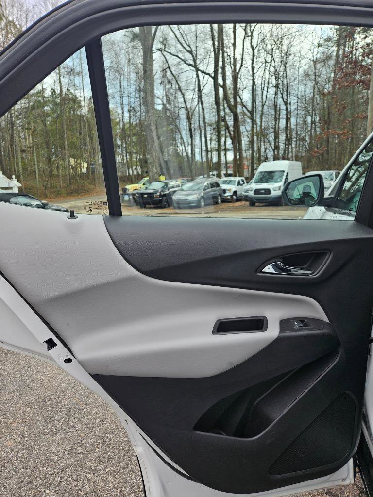 Used 2019 Chevrolet Equinox LS image 30