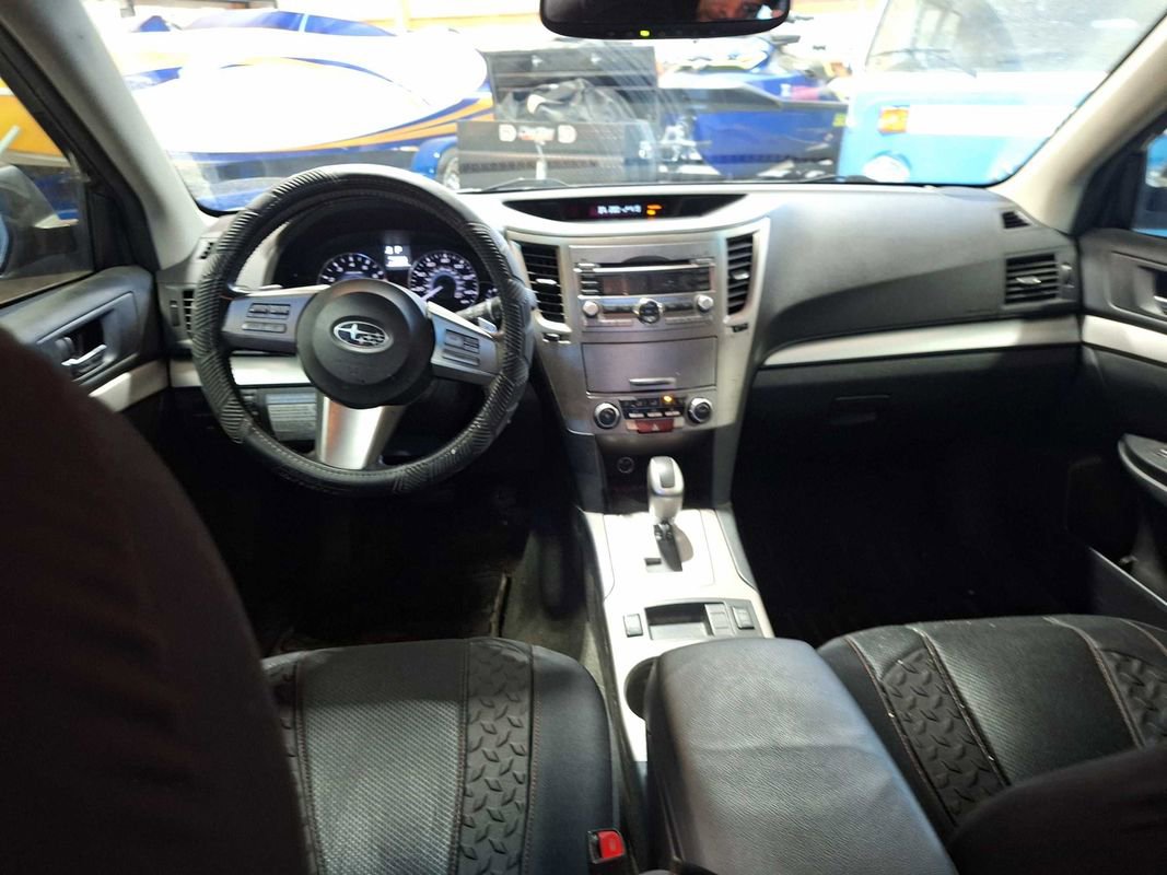 Used 2011 Subaru Outback 2.5i Premium w/ All-Weather Pkg image 10