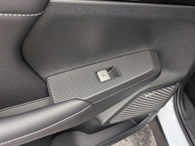 New 2025 Mitsubishi Outlander AWD image 28