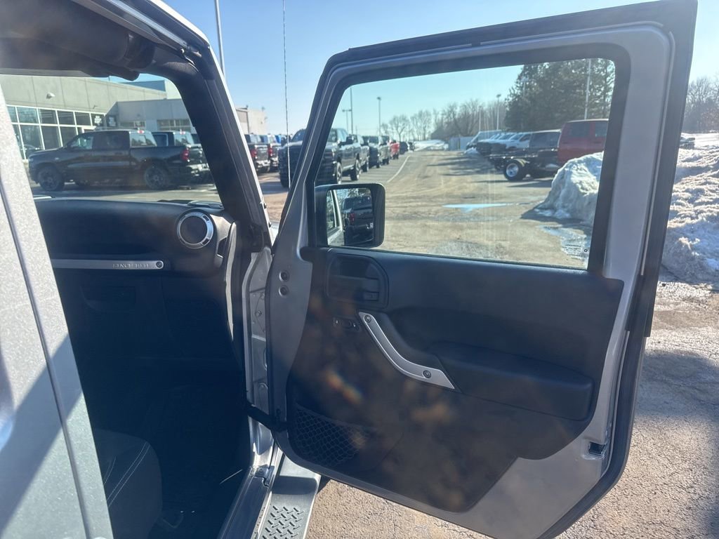 Used 2016 Jeep Wrangler Unlimited Sahara image 52