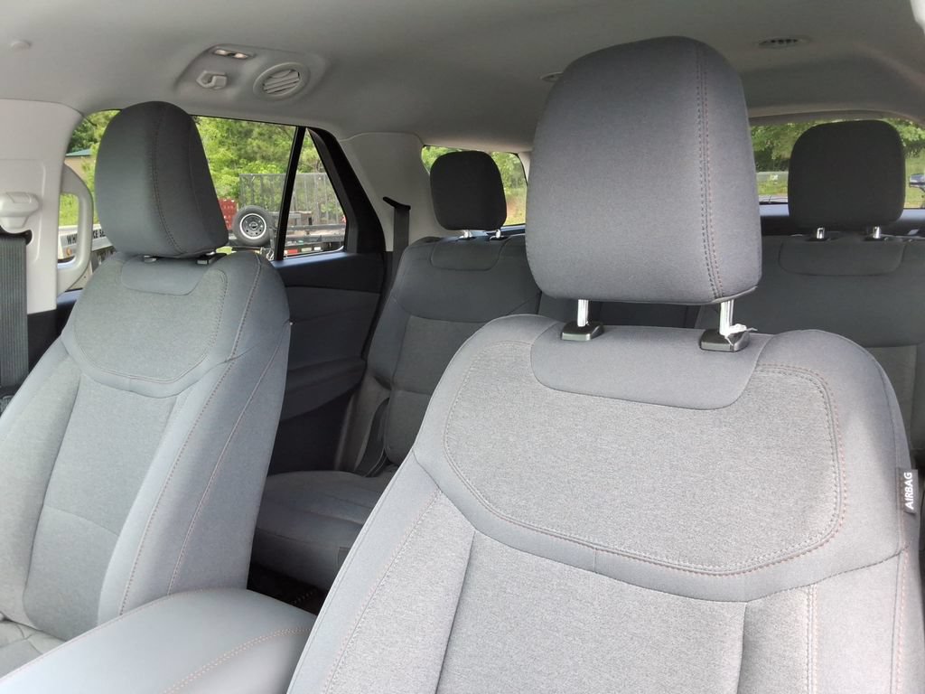 Used 2025 Ford Explorer Active RWD image 23