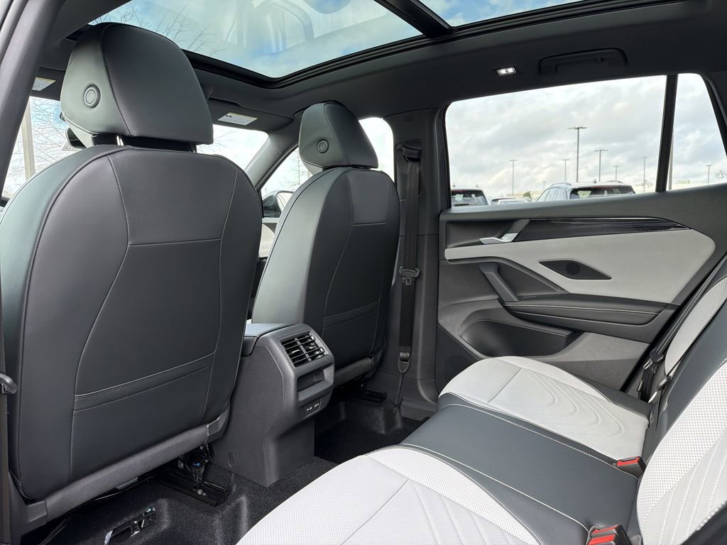 New 2026 Volkswagen Tiguan SE R-Line image 13