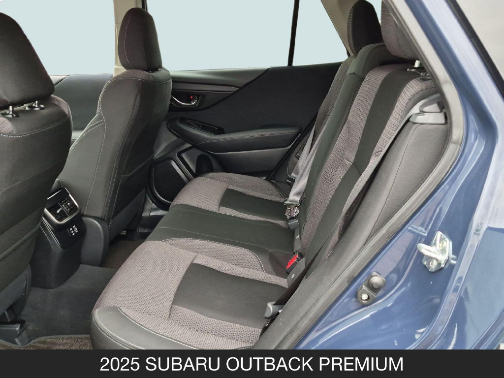 Used 2025 Subaru Outback Premium AWD/4WD image 16