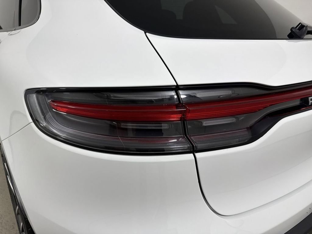 Certified 2025 Porsche Macan image 18