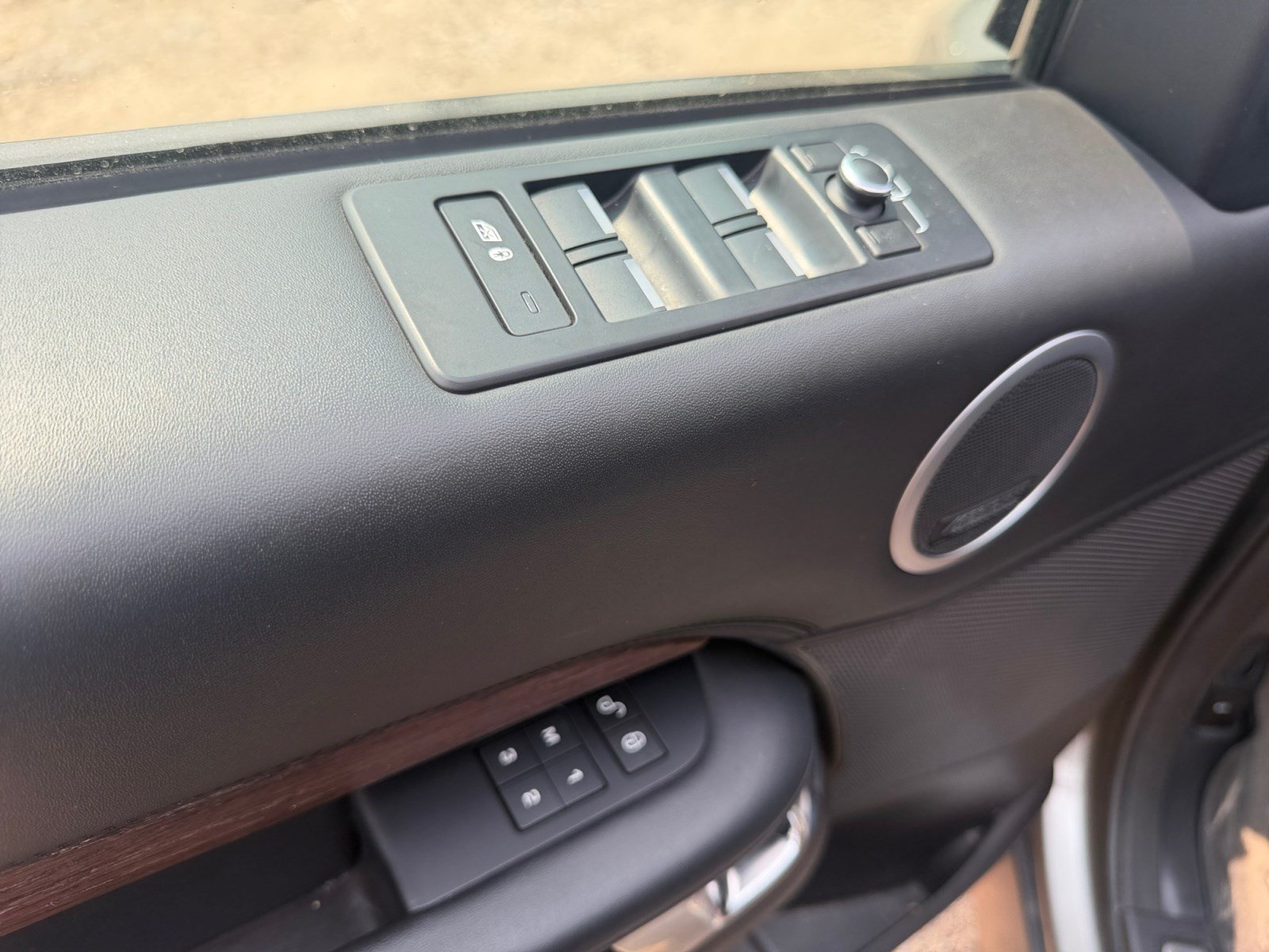 Used 2017 Land Rover Discovery HSE Luxury AWD/4WD image 13