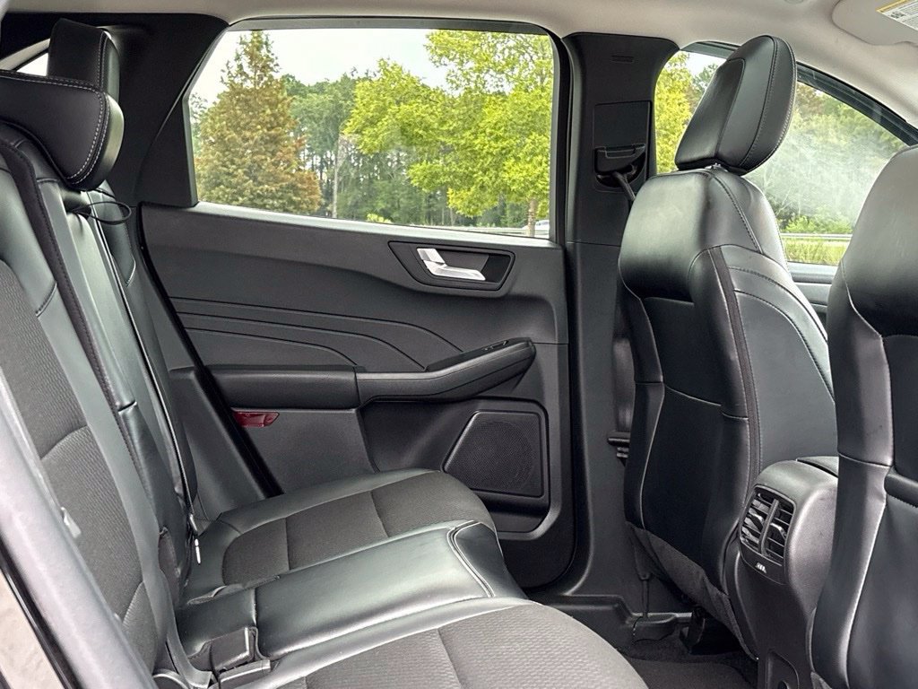 Used 2025 Ford Escape SE FWD image 12