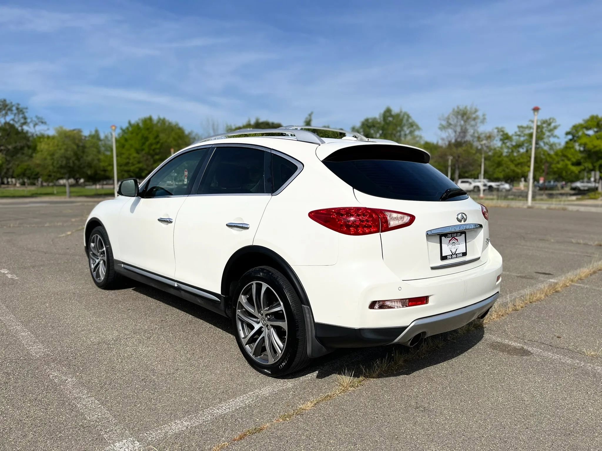Used 2016 INFINITI QX50 2WD w/ Deluxe Touring Package image 7
