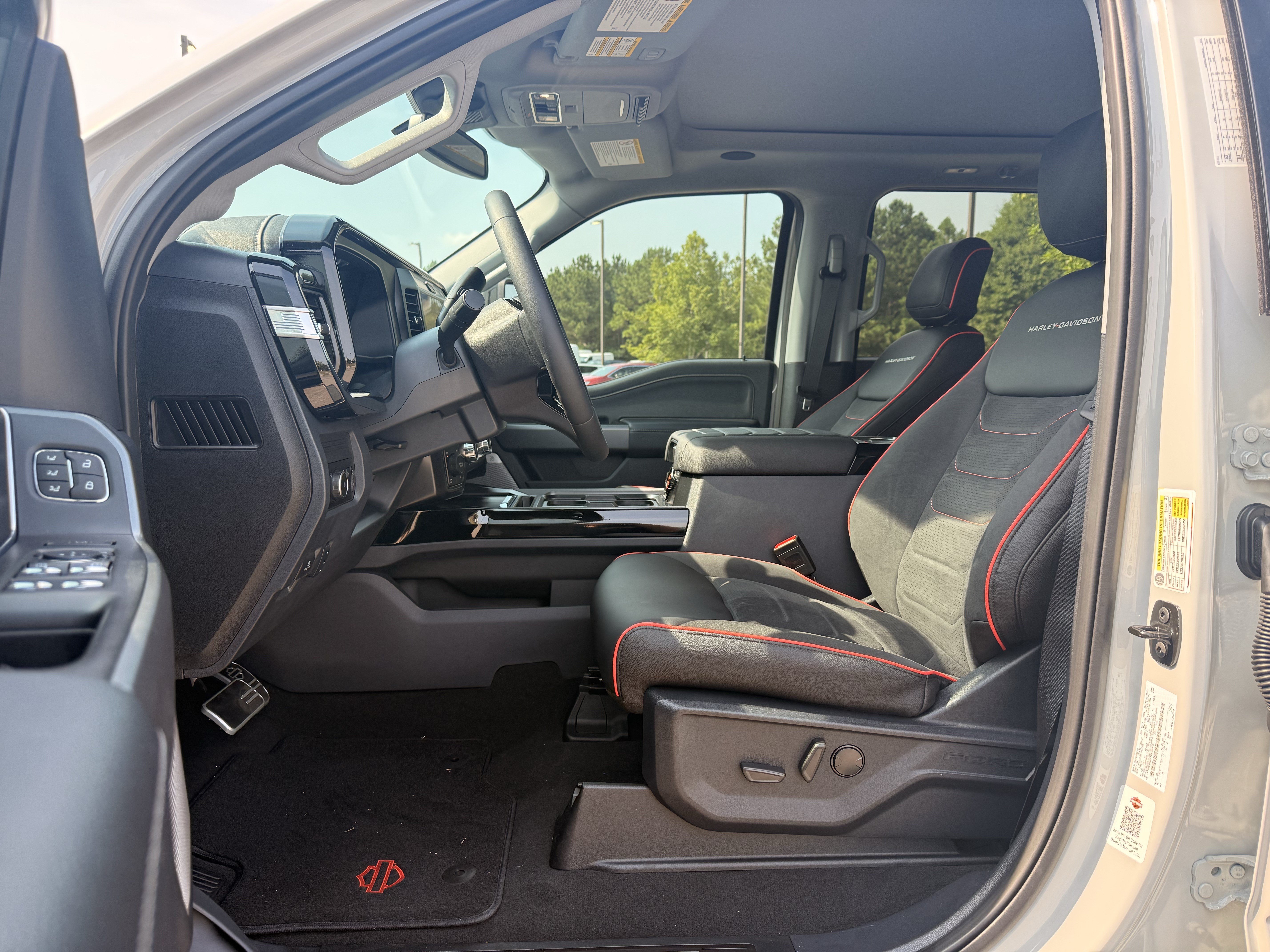 Used 2026 Ford F250 Lariat w/ Black Appearance Package AWD/4WD image 9