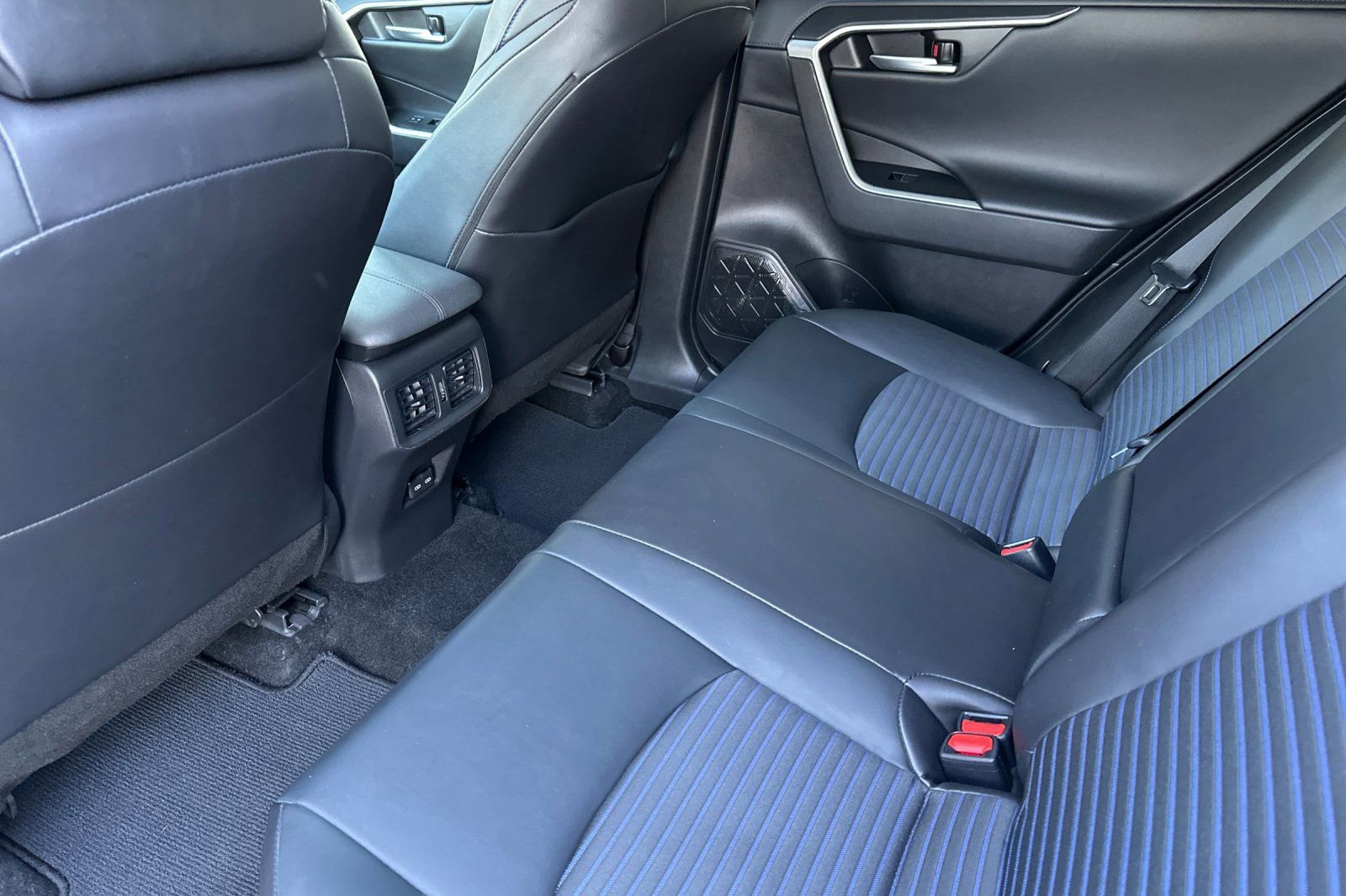 Used 2024 Toyota RAV4 XSE w/ Weather Package AWD/4WD image 13
