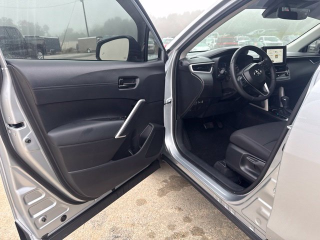 Used 2025 Toyota Corolla Cross LE FWD image 21