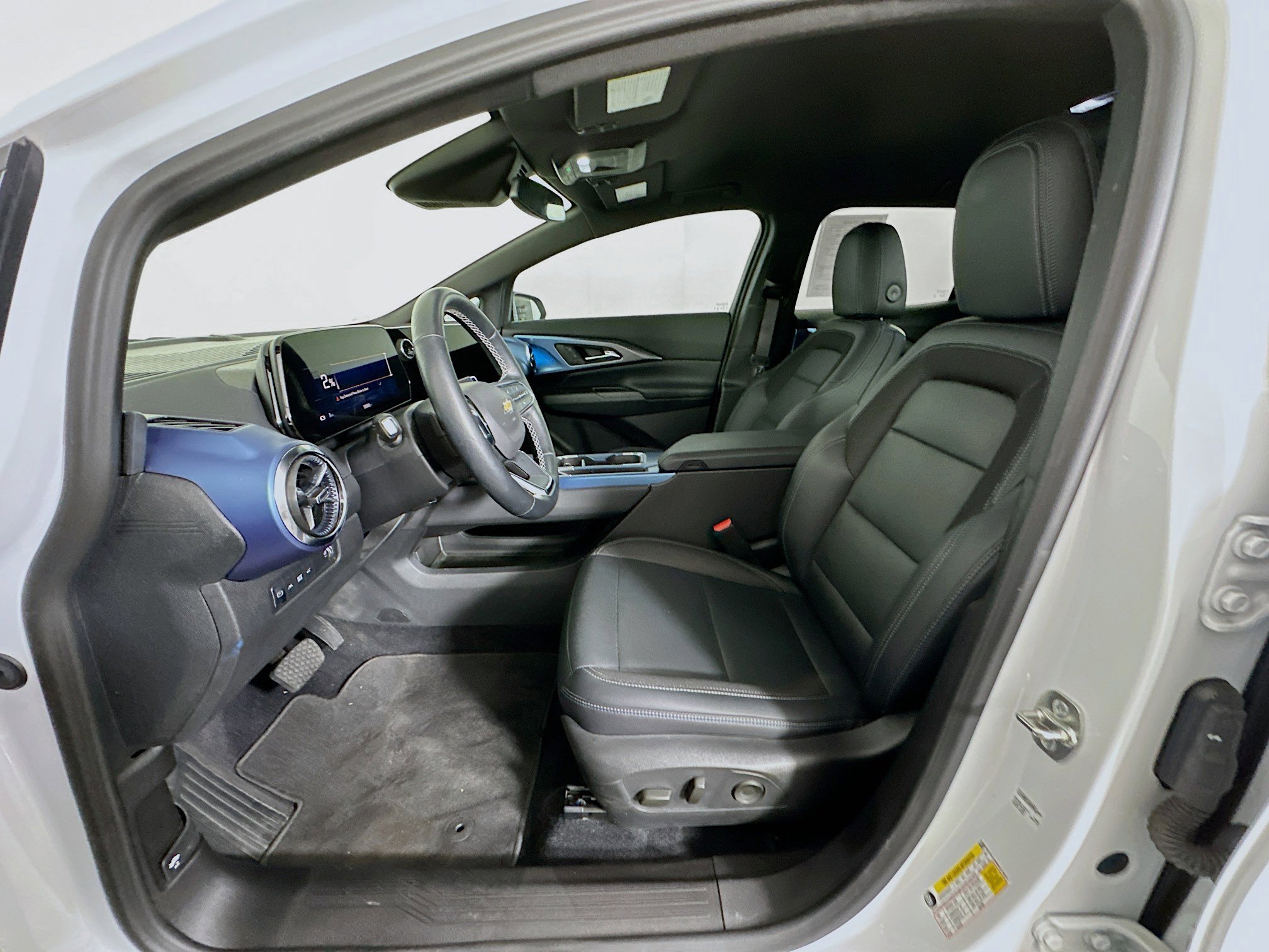 Used 2024 Chevrolet Equinox EV LT FWD image 13