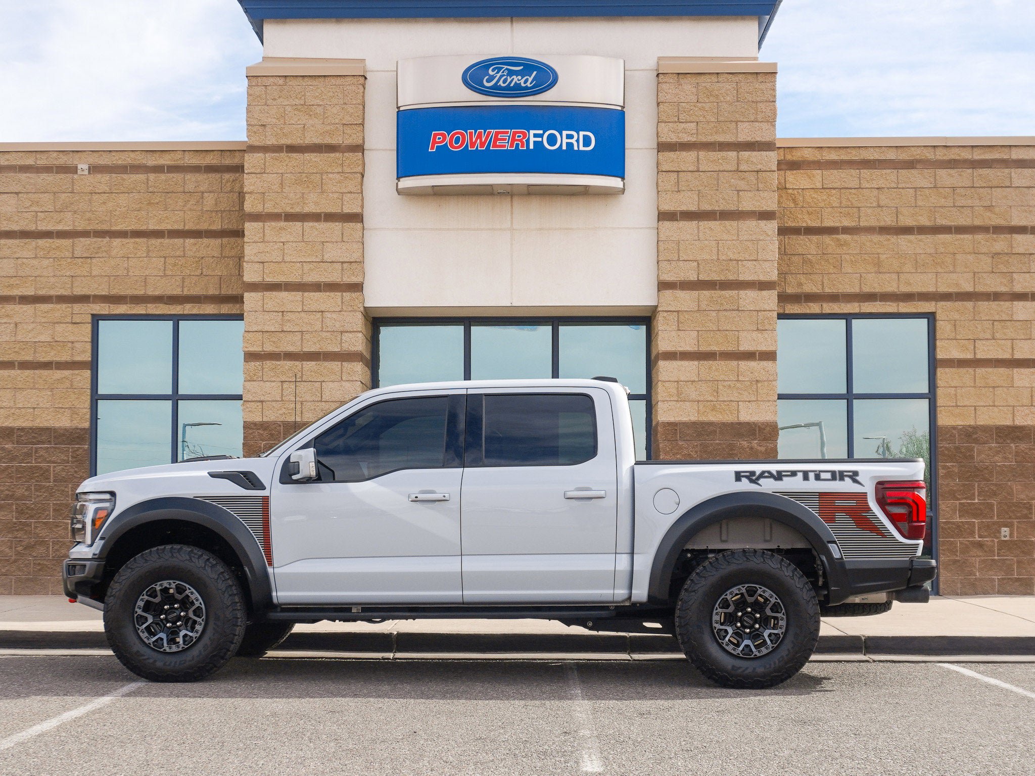 Used 2025 Ford F150 Raptor w/ Equipment Group 803A Raptor R image 9