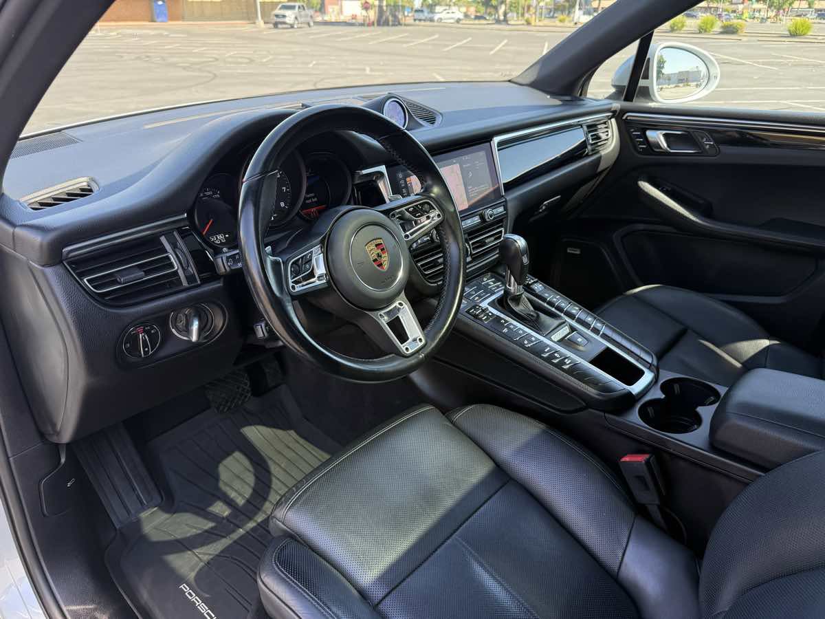 Used 2021 Porsche Macan AWD/4WD image 16