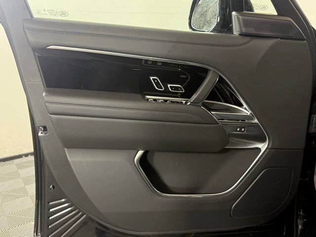 New 2025 Land Rover Range Rover SE image 28