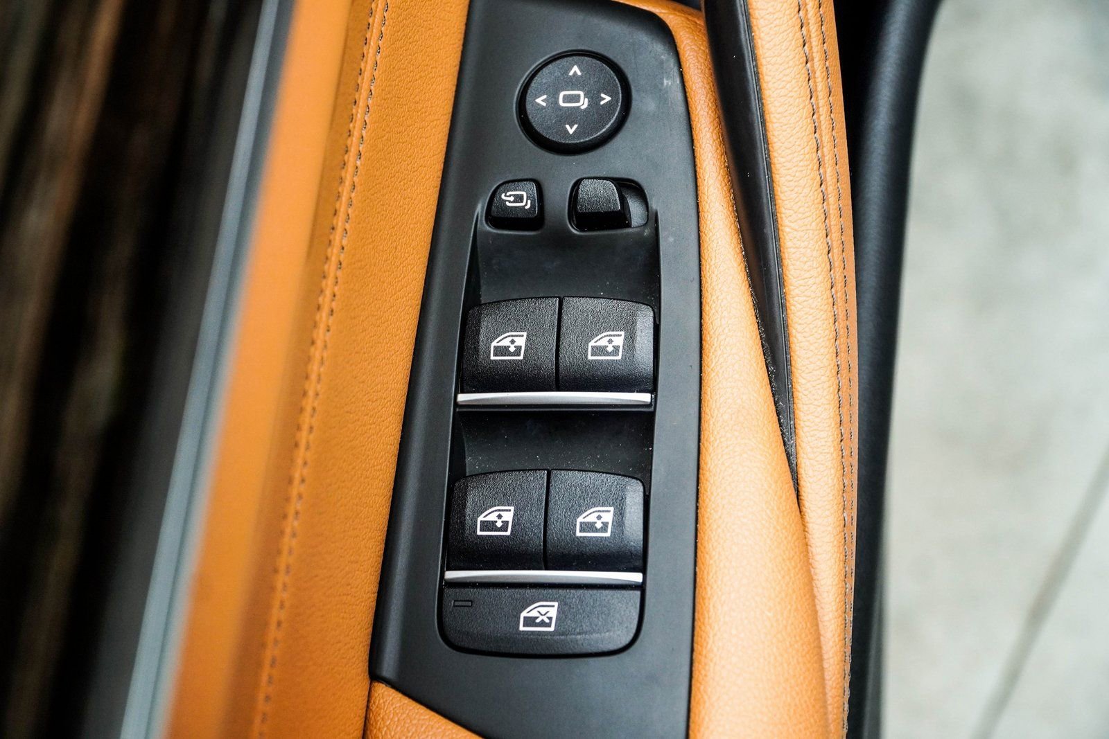 Used 2023 BMW 530i xDrive w/ Premium Package image 33