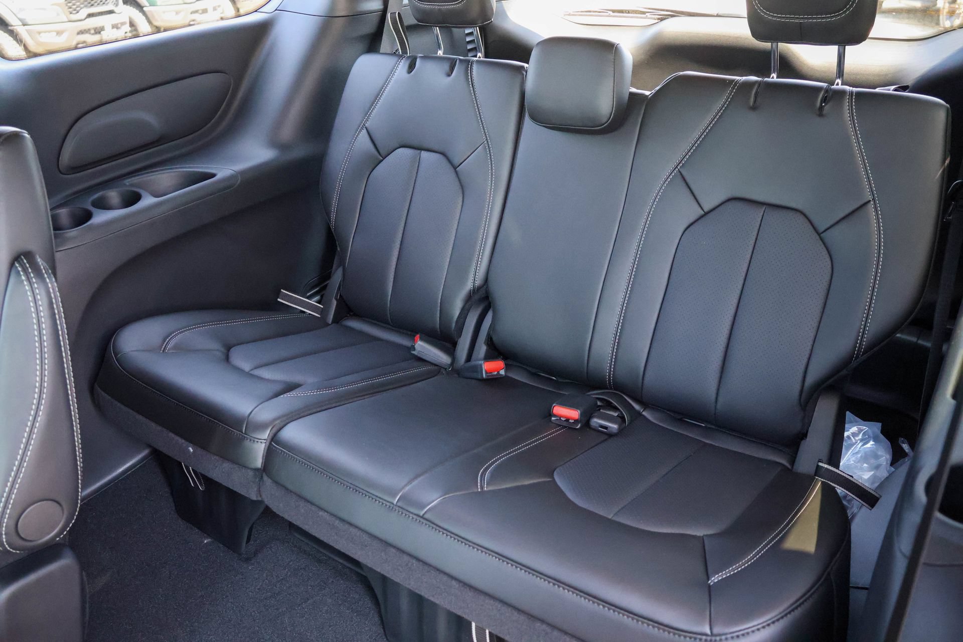 New 2027 Chrysler Pacifica Select FWD image 15