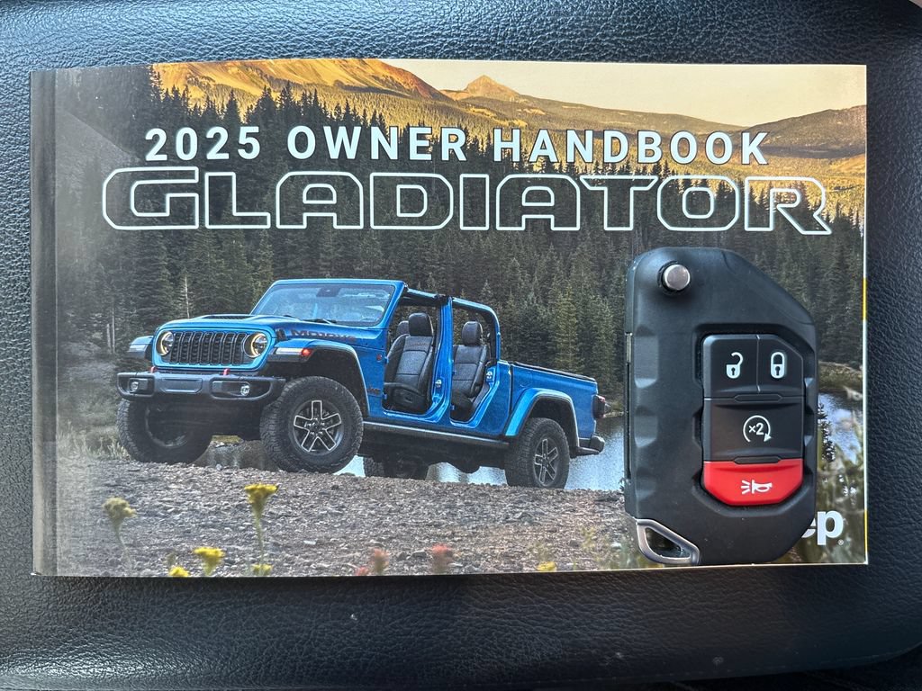 Used 2025 Jeep Gladiator Sport AWD/4WD image 19