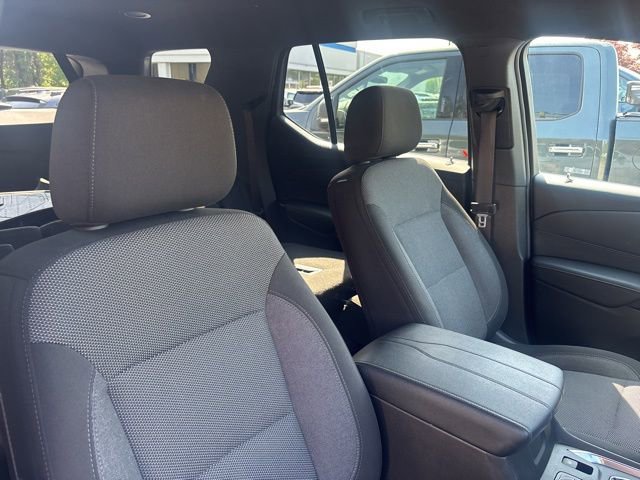 Used 2023 Chevrolet Traverse LT w/ Midnight/Sport Edition image 14